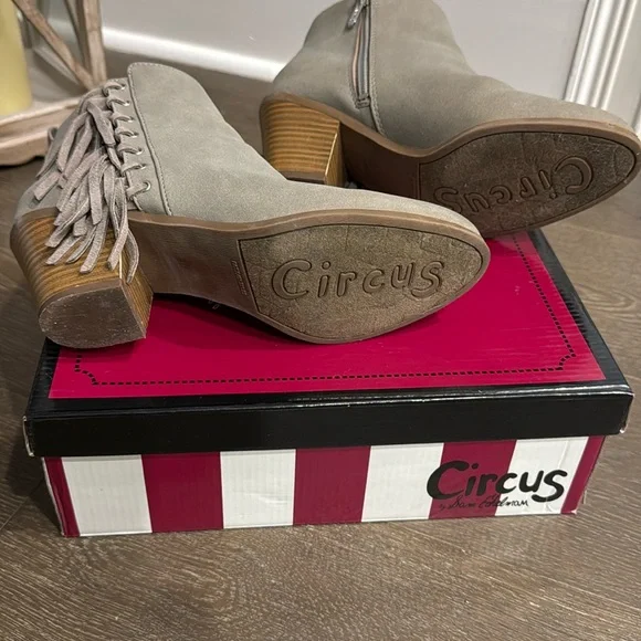 Circus by Sam Edelman gray suede booties with fringe size 9.5 - Picture 5 of 6
